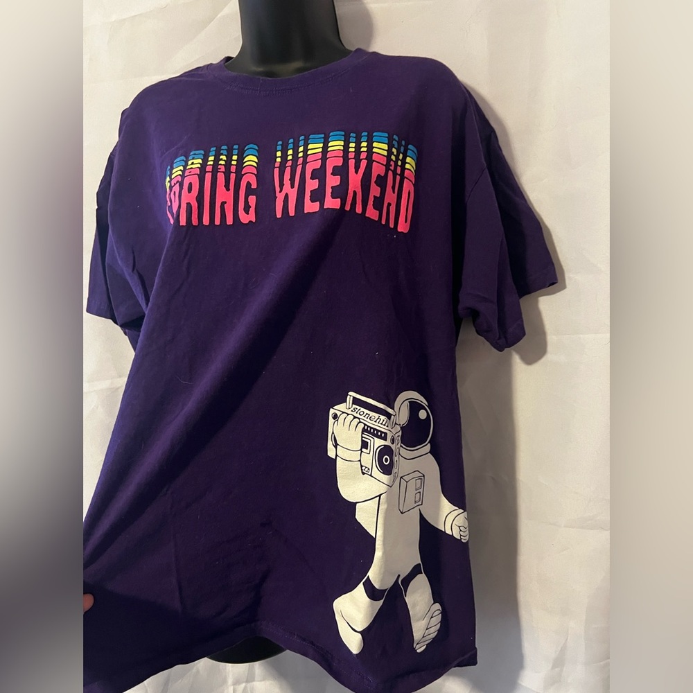Gildan Purple Tee with Astronaut Design (Lg)